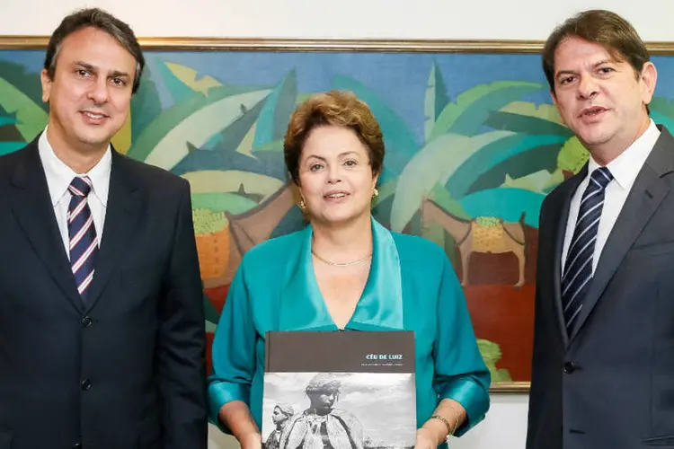 
	Camilo Santana, Dilma e Cid Gomes: para Gomes, ideal seria ter ao menos 50 deputados na frente
 (Roberto Stuckert Filho/Presidência da República)