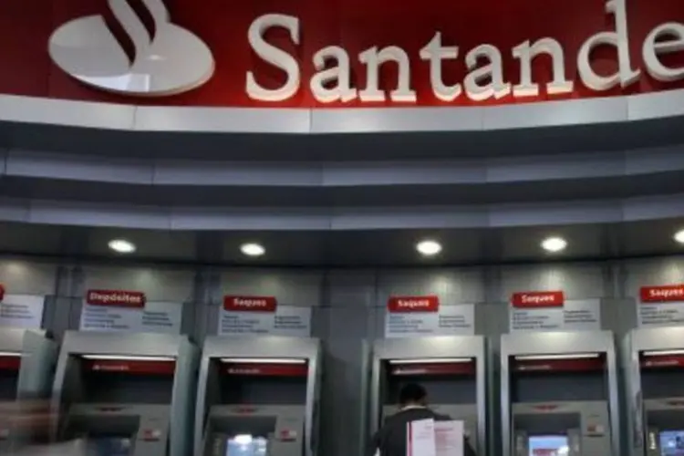 Uma das agências do Banco Santander: lucro no primeiro trimeste foi maior que o esperado. (.)