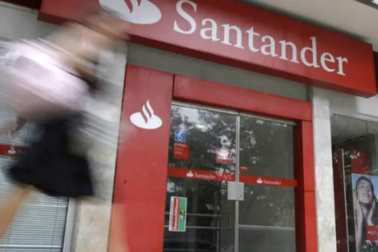 
	Ag&ecirc;ncia do Santander: p&uacute;blico feminino responde pelas altas taxas de adimpl&ecirc;ncia no setor, com 97,5% de retorno dos empr&eacute;stimos, e uma crescente taxa de investimento em seguros
 (REUTERS/Sergio Moraes)