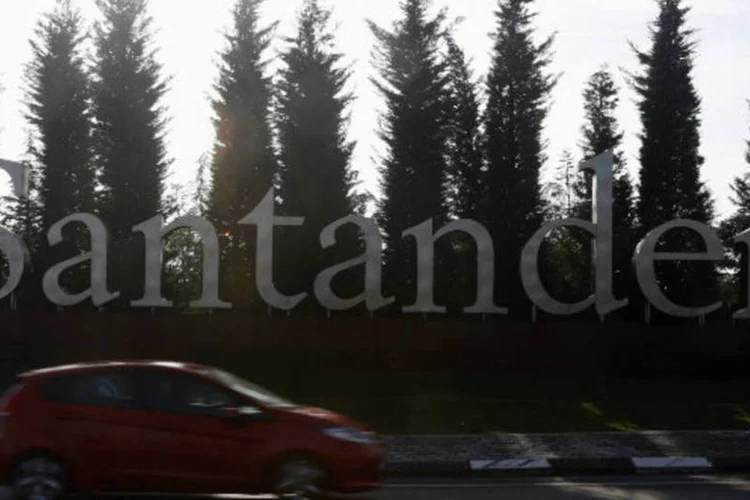 
	Santander: o segmento de grandes empresas foi o que mais cresceu, com alta de 5,4%; seguido por pessoa f&iacute;sica
 (REUTERS/Sergio Perez)