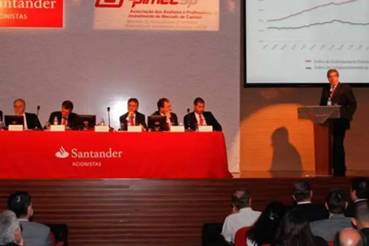 Fábio Barbosa e executivos do Santander: respostas a dúvidas dos acionistas (Divulgação)