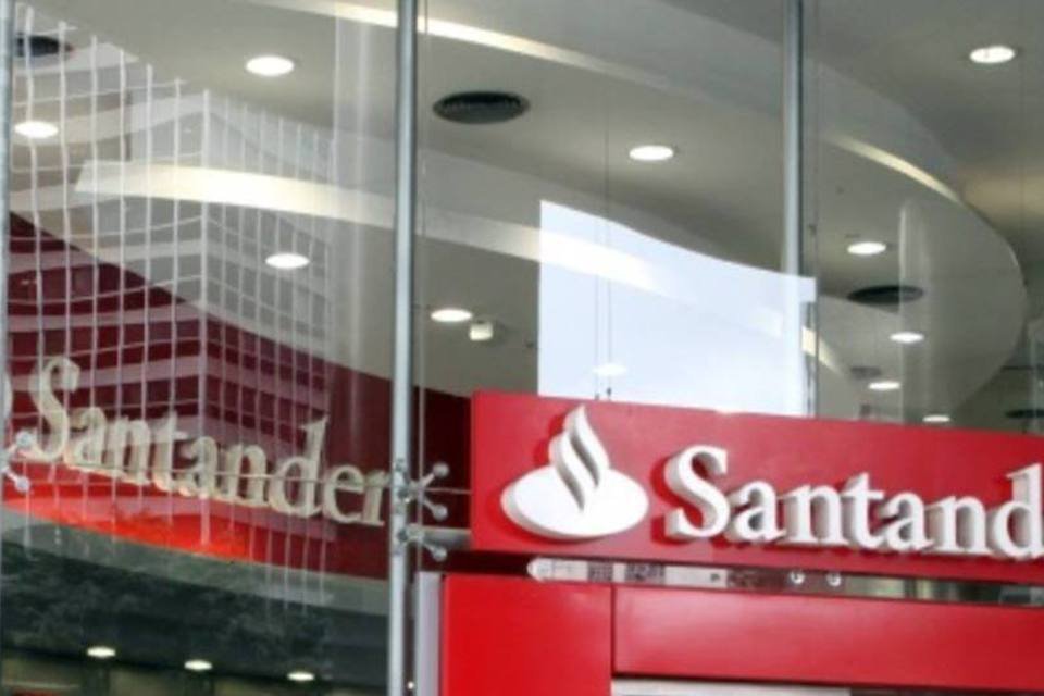Santander investe em universitários para construir marca