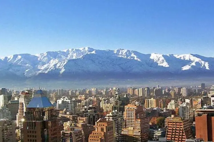 
	Santiago, no Chile: terremoto atingiu o pa&iacute;s na manh&atilde; de s&aacute;bado mas n&atilde;o causou danos
 (Wikimedia Commons)