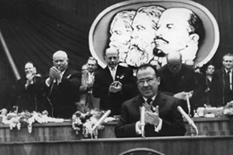 O ex-líder comunista espanhol, Santiago Carrillo: o histórico dirigente comunista, que abandonou o PCE em 1985, dedicou seus últimos anos a escrever livros e artigos e a dar palestras (Junge, Peter Heinz/ Wikimedia Commons)