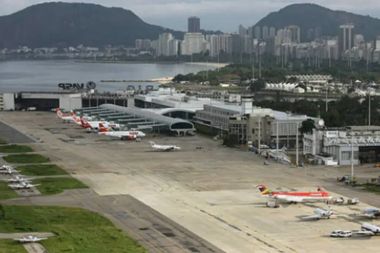 
	Vista do aeroporto Santos Dumont: entre as 13h e as 14h07, o&nbsp;aeroporto&nbsp;fechou para pousos e decolagens por causa do mau tempo
 (Infraero/Divulgação)