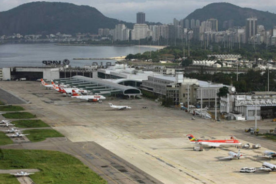 Mau tempo no Rio fecha aeroporto Santos Dumont para decolagens