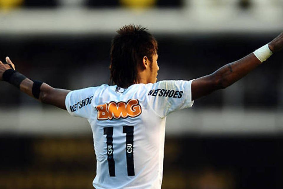Neymar reclama de expulsão e vê futebol "chato demais"