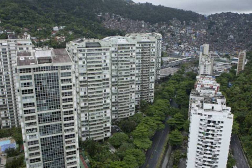 Bombeiros liberam quatro estabelecimentos públicos no Rio