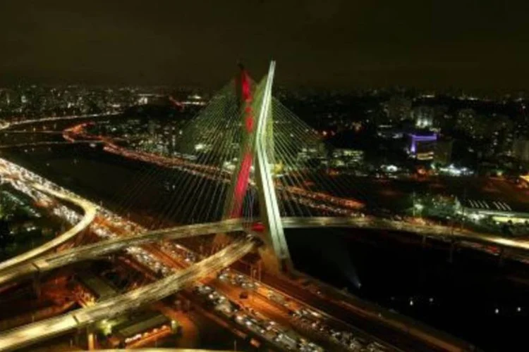 Treze anos depois de sua criação, rodízo de carros em São Paulo perdeu toda a sua eficácia.  (.)