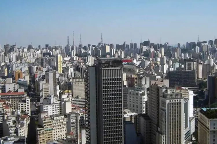 
	Vista a&eacute;rea de S&atilde;o Paulo: 70% dos moradores da cidade declaram querer atingir o topo de suas carreiras
 (Jeff Belmonte/Wikimedia Commons)