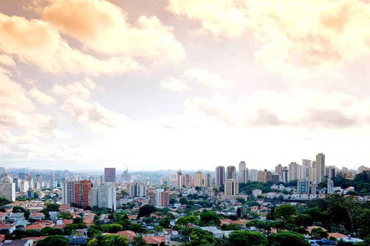 
	Vista de S&atilde;o Paulo: no Sudeste registrou no ano passado temperaturas de 1&deg;C a 2&deg;C superior &agrave; m&eacute;dia entre os anos 1961 e 1990
 (blueperfect/ThinkStock)
