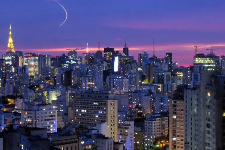 Vista noturna da cidade de São Paulo (Júlio Boaro/Flickr)