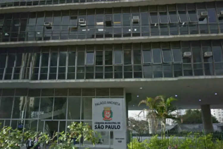 
	C&acirc;mara Municipal de S&atilde;o Paulo: vereadores revogaram medida de 2013 que permitia sal&aacute;rios acima do teto e v&atilde;o cortar rendimentos de 129 funcion&aacute;rios
 (Reprodução/Google Street View)