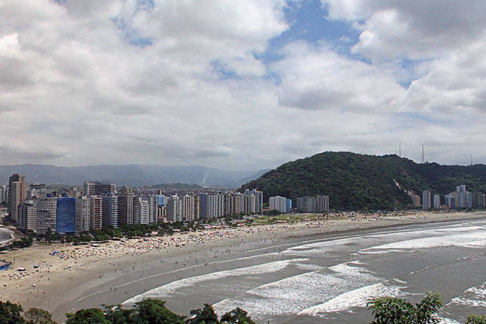 Praias de São Vicente estão impróprias para banho, mostra boletim