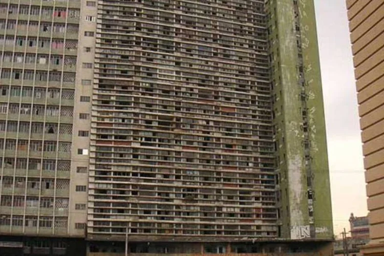 O edifício São Vito, no Centro de São Paulo: favela vertical (Thomas Hobbs/Wikimedia Commons)