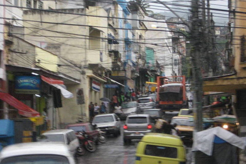 Bala perdida mata menina em morro no centro do Rio