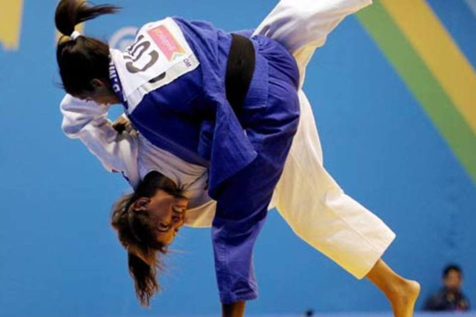 Brasileira Sarah Menezes conquista prata no Grand Slam de Paris de judô