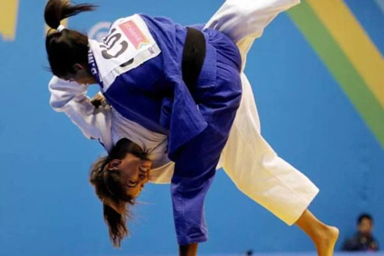 Sarah Menezes (de branco) durante os jogos Pan em Guadalajara (Getty Images)
