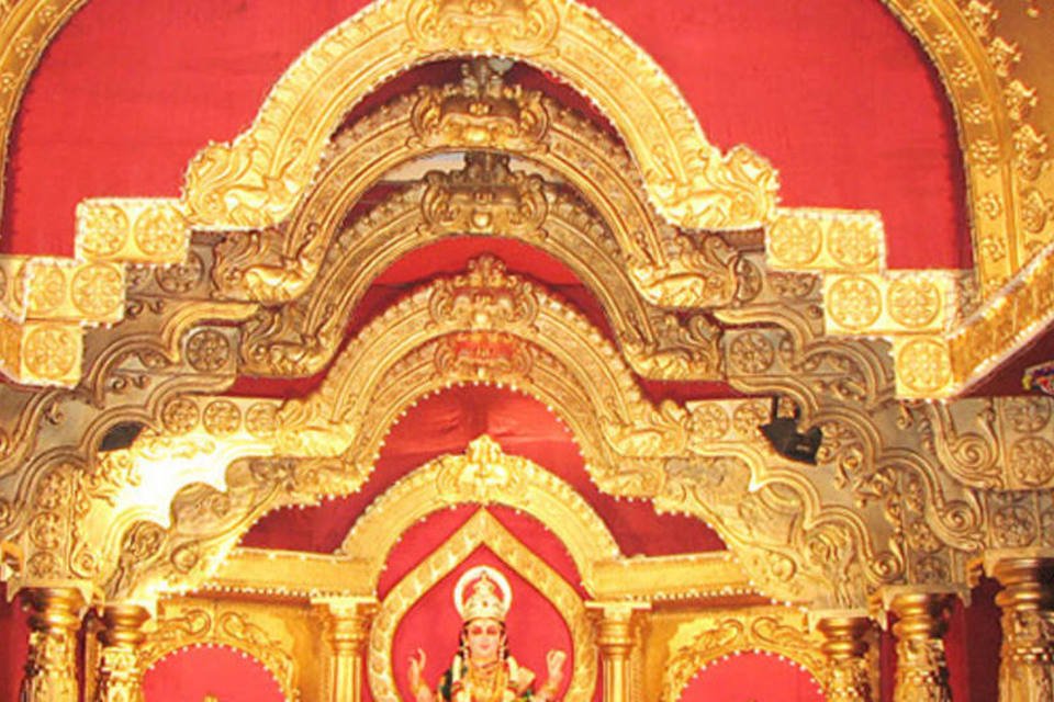 Deusa hindu chora durante terremoto e vira local de peregrinação em Bali