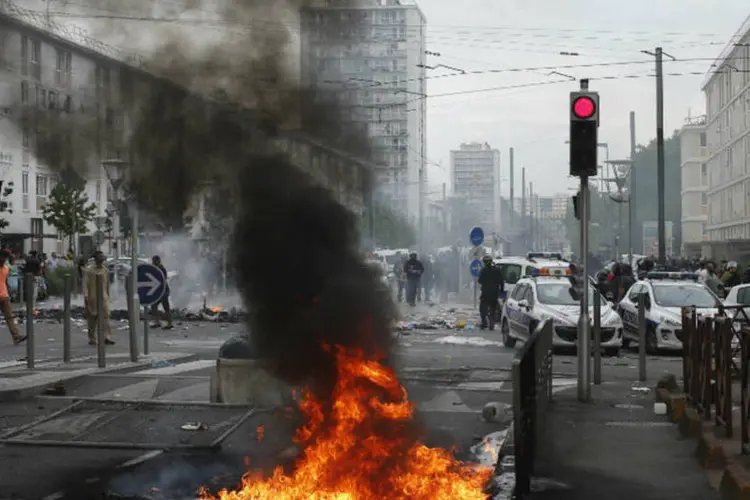 Rua de Sarcelles, na França, durante protesto contra a operação israelense em Gaza (Benoit Tessier/Reuters)