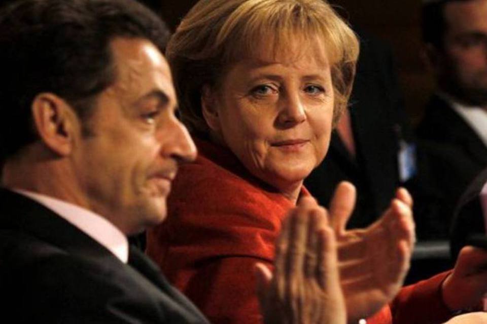 Angela Merkel presenteia filha recém-nascida de Sarkozy com urso de pelúcia