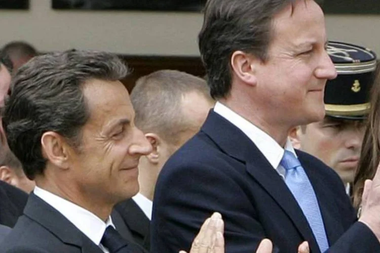 Nicolas Sarkozy e David Cameron vão analisar a situação esta noite (Getty Images)