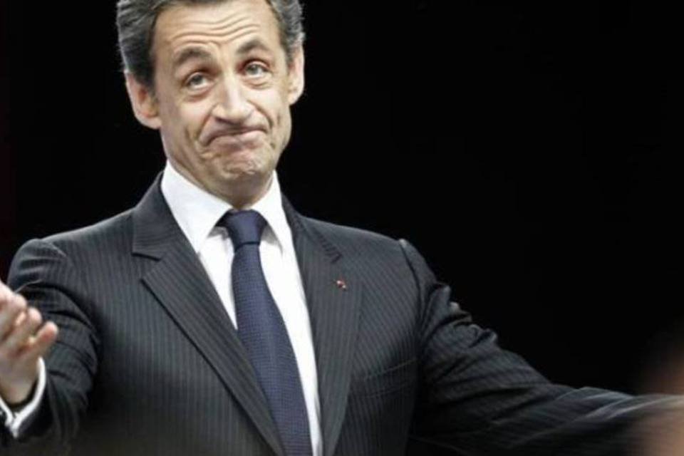 Sarkozy avança nas pesquisas, mas segue atrás de Hollande