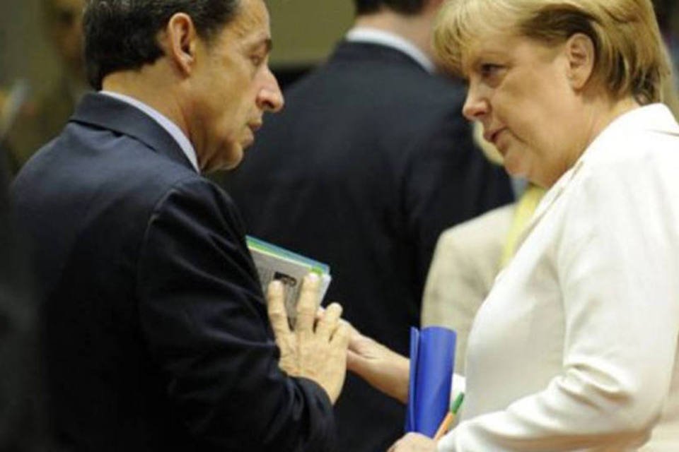 Sarkozy e Merkel buscam acordo para a crise da dívida