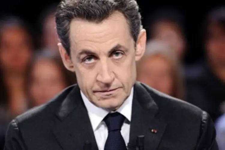 Sarkozy insinuou que o rival - cada vez mais à frente nas pesquisas para o primeiro turno - não tem a experiência necessária para um momento de crise (Lionel Bonaventure/AFP)