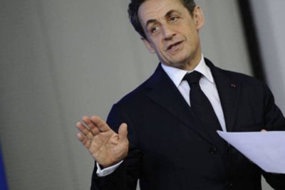 Sarkozy sobe nas intenções de voto; Hollande estagna