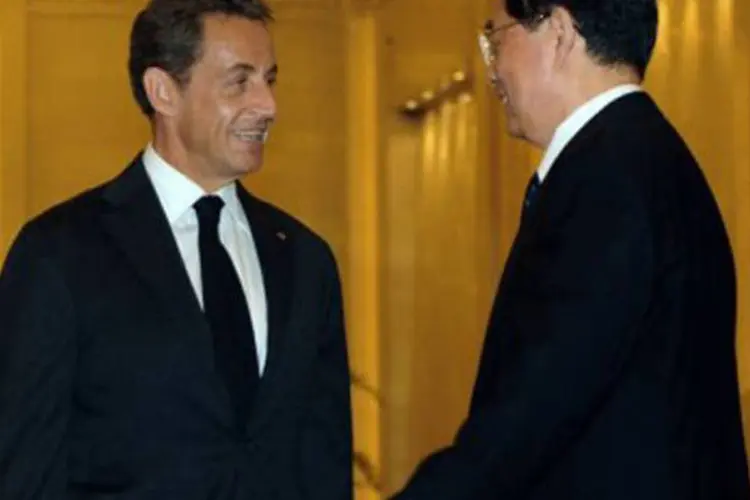 Sarkozy e Hu Jintao: os dois vão conversar sobre uma possível ajuda chinesa (Goh Chai Hin/AFP)