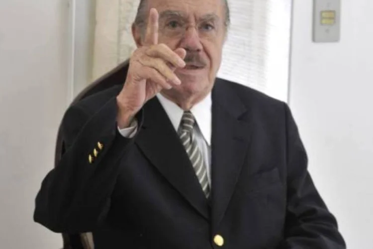 "Por que não o Sarney", perguntava a Secretaria da Cultura, no Twitter, após a confirmação da morte de José de Alencar (José Cruz/ABr)