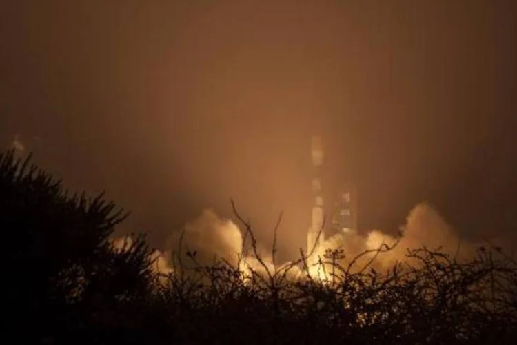 O satélite O Orbiting Carbon Observatory-2 decola a bordo do foguete Delta 2 da NASA (Bill Ingalls/AFP)