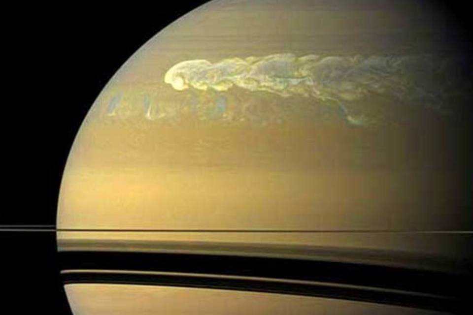 Sonda Cassini registra tempestade gigantesca em Saturno