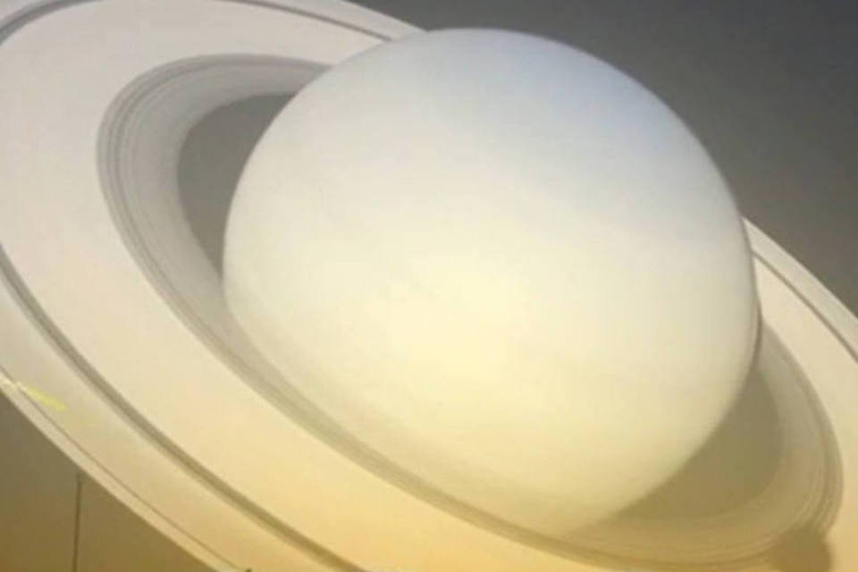 O que aconteceria se Saturno entrasse na rota da Terra