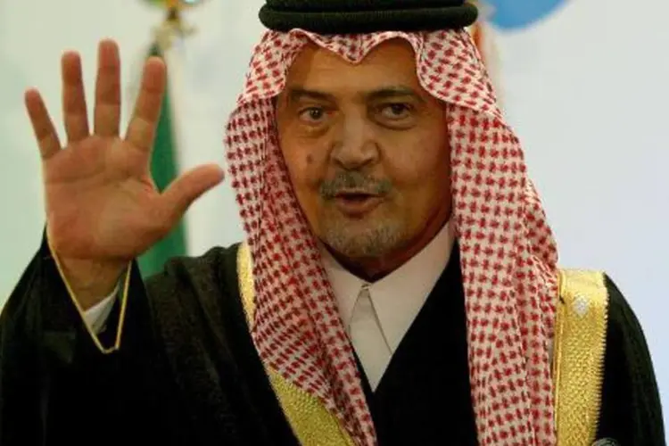 O ministro saudita das Relações Exteriores, o príncipe Saud al-Faysal, que desde domingo se reuniu com vários países vizinhos e inclusive com o Irã na busca de consenso na luta contra os jihadistas (STR/AFP)