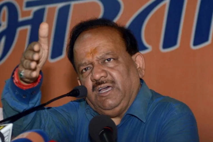 Ministro da Saúde da Índia, Harsh Vardhan: "a ioga, sim, deve ser obrigatória nos centros escolares" (AFP/Getty Images)