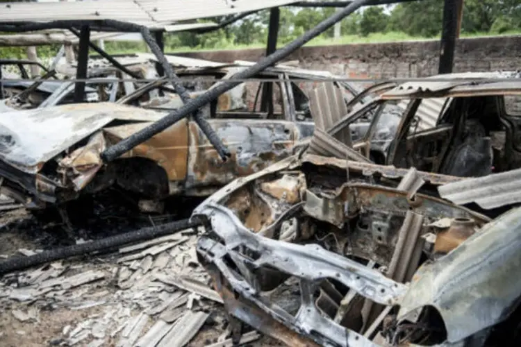 
	Carros incendiados em ataque em Santa Catarina: o &uacute;ltimo ataque, segundo a PM, ocorreu na madrugada de segunda-feira (25).
 (Marcelo Camargo/ABr)