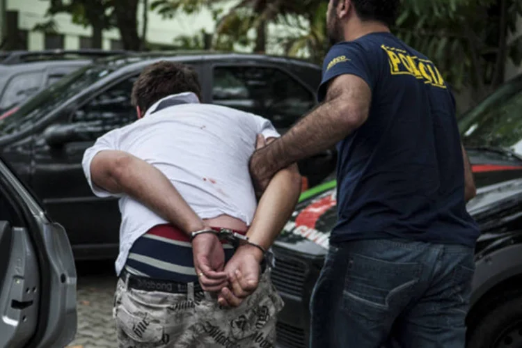 
	Pessoas foram presas em Santa Catarina:&nbsp;segundo a Pol&iacute;cia Militar catarinense, pela primeira vez desde o in&iacute;cio da onda de viol&ecirc;ncia, n&atilde;o houve registro de nenhum epis&oacute;dio associado aos ataques.
 (Marcelo Camargo/ABr)