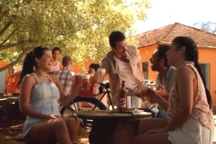 Novo comercial da Schin: cidades brasileiras de nomes engraçados (Reprodução)