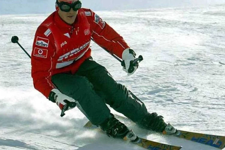 
	Michael Schumacher esquiando em Madonna Di Campiglio, na It&aacute;lia, em 2005:&nbsp;a empres&aacute;ria do alem&atilde;o afirmou que o acidente foi &quot;um grande azar&quot;
 (REUTERS)