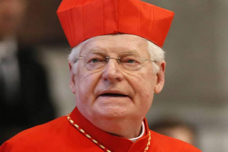 O cardeal Angelo Scola: de acordo com William Hill, o segundo favorito para ser o sucessor de Bento XVI era Peter Turkson, de Gana, seguido por Scherer. (REUTERS/Stefano Rellandini)