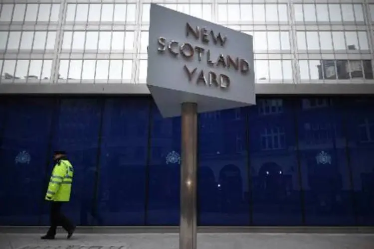 
	Sede da Scotland Yard, no centro de Londres: em dezembro, uma suposta v&iacute;tima relatou como ele e v&aacute;rios outros meninos foram levados para diferentes endere&ccedil;os, incluindo bases militares, onde foram abusados sexualmente por grupos de homens
 (Carl Court/AFP)