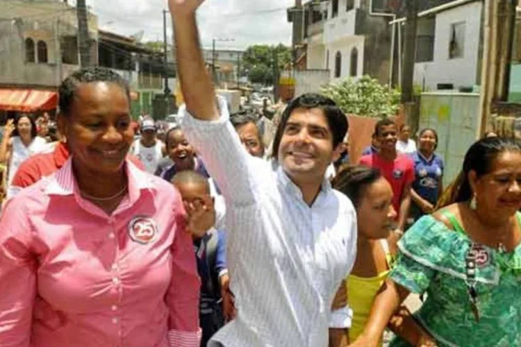 ACM Neto, candidato do Democratas à prefeitura de Salvador, durante caminhada no Jardim Cajazeiras (Reprodução)