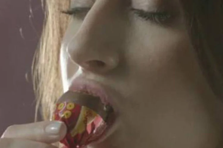 Trecho do primeiro comercial da Arcor para a nova linha de chocolates Bon o Bon: marca investiu R$ 7 milhões na divulgação (Reprodução)