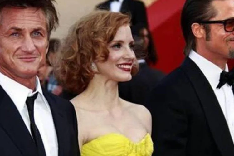 Sean Penn (esq), Jessica Chastain e Brad Pitt na exibição do filme "A Árvore da Vida" do diretor Terrence Malick, no Festival de Cannes de 2011 (Eric Gaillard/Reuters)