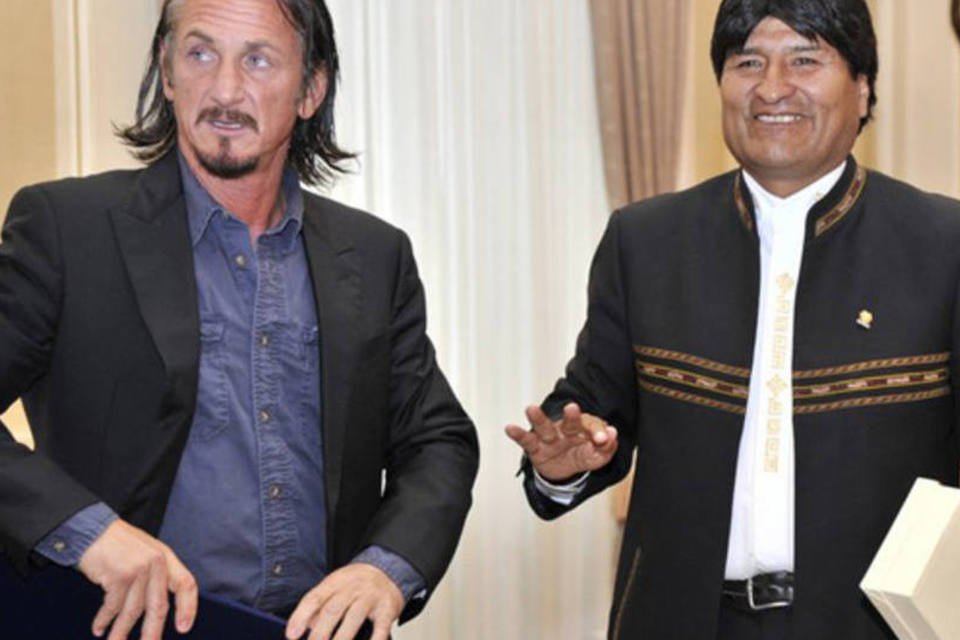 Sean Penn chega à Bolívia para audiência de empresário preso