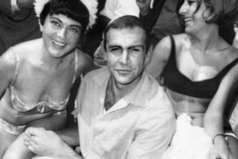 
	O ator Sean Connery, consagrado pelo papel do agente 007, posa em Cannes: o agente mais famoso do MI6 tem resistido aos levantes hist&oacute;ricos e culturais do mundo
 (©AFP / -)