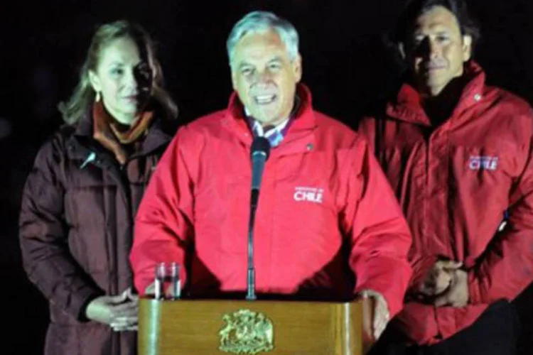 O presidente do Chile, Sebastian Piñera, durante o início das operações de resgate na mina de San José (Rodrigo Arangua/AFP/AFP)