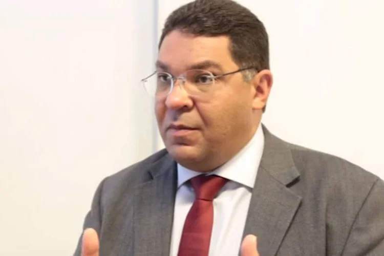 
	Mansueto Almeida: secret&aacute;rio de Acompanhamento Econ&ocirc;mico do Minist&eacute;rio da Fazenda diz que &eacute; preciso vencer a batalha da aprova&ccedil;&atilde;o da PEC do teto para os gastos p&uacute;blicos
 (Reprodução / YouTube)